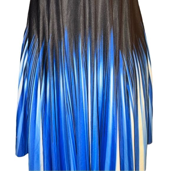 Swimsuit! Super cute swimsuit top! Designed to flatter! - Picture 6 of 10